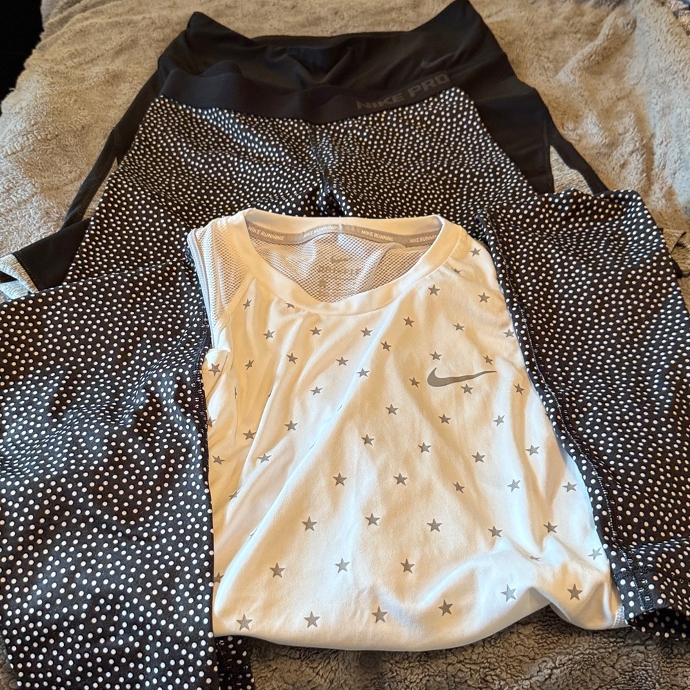 Like New BUNDLE of Women’s Nike size medium 2 leggings and 1 tank three pieces